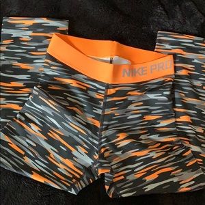 Nike Pro Haze Dri-Fit Capris XS 🧡🖤